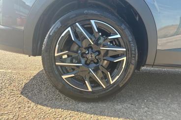 SPOTICAR Peugeot 5008 1.2 Gt E-dsc6 Euro 6 (s/s) 5dr Used Car - Mpv Hybrid Grey - Southend-on-sea - 1200617276_5