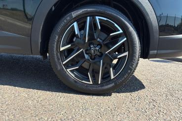 SPOTICAR Peugeot 5008 1.2 Gt E-dsc6 Euro 6 (s/s) 5dr Used Car - Mpv Hybrid Black - Southend-on-sea - 1200618429_5