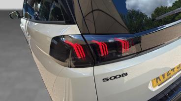 SPOTICAR Peugeot 5008 1.2 Gt E-dsc6 Euro 6 (s/s) 5dr Used Car - Mpv Hybrid White - Godalming - 1200627932_5