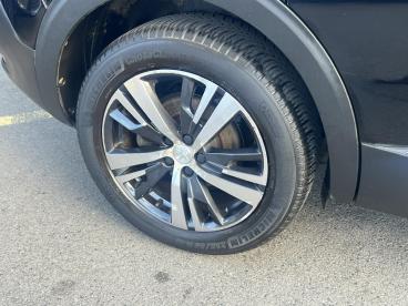SPOTICAR Peugeot 5008 1.5 Bluehdi Allure Euro 6 (s/s) 5dr Used Car - Mpv Diesel Black - Watford - 1200643084_4