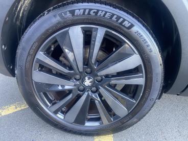 SPOTICAR Peugeot 5008 1.2 Puretech Gt Eat Euro 6 (s/s) 5dr Used Car - Mpv Petrol Black - Watford - 1200643087_4