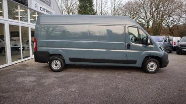SPOTICAR Peugeot Boxer 2.2 Bluehdi 335 Professional Manual L3 H2 Euro 6 ( Used Car - Commercial Vehicle Diesel Grey - St. Austell - 1200512546_2