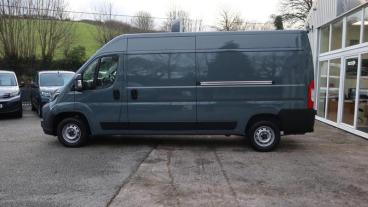 SPOTICAR Peugeot Boxer 2.2 Bluehdi 335 Professional Manual L3 H2 Euro 6 ( Used Car - Commercial Vehicle Diesel Grey - St. Austell - 1200512546_3