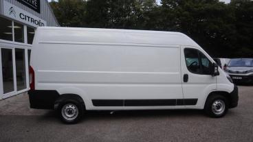 SPOTICAR Peugeot Boxer 2.2 Bluehdi 335 Professional Manual L3 H2 Euro 6 ( Used Car - Commercial Vehicle Diesel White - St. Austell - 1200523421_5