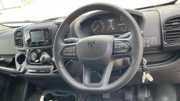 SPOTICAR Peugeot Boxer 2.2 Bluehdi 435 Professional Manual L4 H2 Euro 6 ( Used Car - Commercial Vehicle Diesel  - Hatfield - 1200542415_4