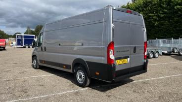 SPOTICAR Peugeot Boxer 2.2 Bluehdi 435 Professional Manual L4 H2 Euro 6 ( Used Car - Commercial Vehicle Diesel  - Hatfield - 1200542415_5