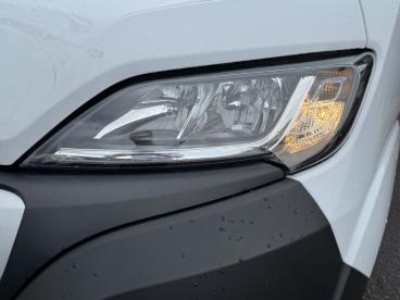 SPOTICAR Peugeot Boxer 2.2 Bluehdi 335 Professional Premium + L3 H2 Euro Used Car - Commercial Vehicle Diesel White - Perth - 1200547821_4