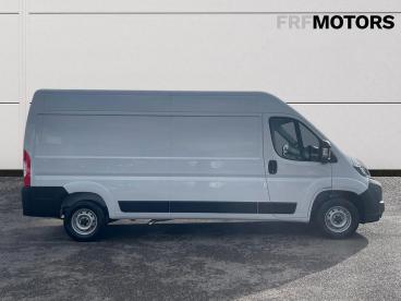 SPOTICAR Peugeot Boxer 335 L3  2.2 Bluehdi 140 H2 Van Professional Used Car - Commercial Vehicle Diesel White - Bridgend - 1200551958_3