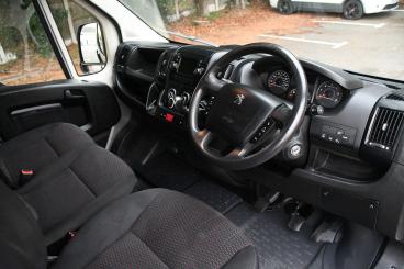 SPOTICAR Peugeot Boxer 2.2 Bluehdi 330 Professional L1 H1 Euro 6 (s/s) 5d Used Car - Commercial Vehicle Diesel Grey - Hinckley - 1200555657_3