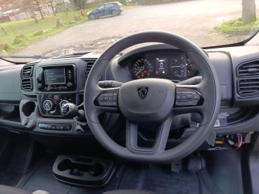 SPOTICAR Peugeot Boxer 2.2 Bluehdi 335 Professional Manual L3 H3 Euro 6 ( Used Car - Commercial Vehicle Diesel Grey - Aylesbury - 1200560349_3