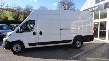 SPOTICAR Peugeot Boxer 2.2 Bluehdi 435 Professional Manual L4 H3 Euro 6 ( Used Car - Commercial Vehicle Diesel White - St. Austell - 1200560495_4
