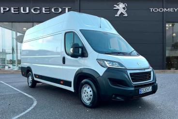 SPOTICAR Peugeot Boxer 2.2 Bluehdi 435 Professional L4 H3 Euro 6 (s/s) 5d Used Car - Commercial Vehicle Diesel White - Basildon - 1200564025_1