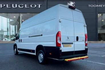 SPOTICAR Peugeot Boxer 2.2 Bluehdi 435 Professional L4 H3 Euro 6 (s/s) 5d Used Car - Commercial Vehicle Diesel White - Basildon - 1200564025_3