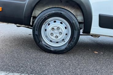 SPOTICAR Peugeot Boxer 2.2 Bluehdi 435 Professional L4 H3 Euro 6 (s/s) 5d Used Car - Commercial Vehicle Diesel White - Basildon - 1200564025_5