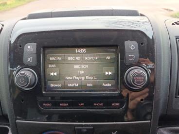 SPOTICAR Peugeot Boxer 2.2 Bluehdi 335 Professional L2 H2 Euro 6 (s/s) 5d Used Car - Commercial Vehicle Diesel Grey - Aylesbury - 1200565918_4