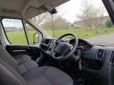 SPOTICAR Peugeot Boxer 2.2 Bluehdi 335 Professional L2 H2 Euro 6 (s/s) 5d Used Car - Commercial Vehicle Diesel Grey - Aylesbury - 1200565918_5