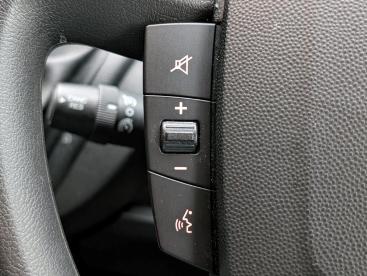 SPOTICAR Peugeot Boxer 2.2 Bluehdi 335 Professional L3 H2 Euro 6 (s/s) 5d Used Car - Commercial Vehicle Diesel White - County Antrim - 1200566510_5