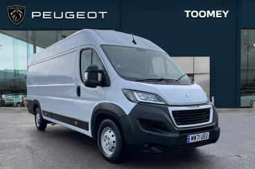 SPOTICAR Peugeot Boxer 2.2 Bluehdi 435 Professional L4 H2 Euro 6 (s/s) 5d Used Car - Commercial Vehicle Diesel White - Basildon - 1200566910_1