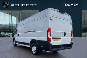 SPOTICAR Peugeot Boxer 2.2 Bluehdi 435 Professional L4 H2 Euro 6 (s/s) 5d Used Car - Commercial Vehicle Diesel White - Basildon - 1200566910_3