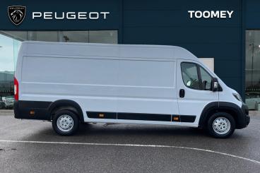 SPOTICAR Peugeot Boxer 2.2 Bluehdi 435 Professional L4 H2 Euro 6 (s/s) 5d Used Car - Commercial Vehicle Diesel White - Basildon - 1200566910_4