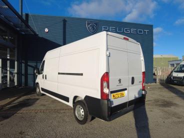 SPOTICAR Peugeot Boxer 2.2 Bluehdi 335 Professional L3 H2 Euro 6 (s/s) 5d Used Car - Commercial Vehicle Diesel White - Barrow In Furness - 1200567915_5