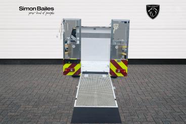 SPOTICAR Peugeot Boxer 2.2 Bluehdi 335 Professional Premium + L2 Euro 6 ( Used Car - Commercial Vehicle Diesel White - Northallerton - 1200572144_4