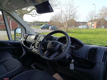 SPOTICAR Peugeot Boxer 2.2 Bluehdi 335 Professional Eat8 L3 H2 Euro 6 (s/ Used Car - Commercial Vehicle Diesel White - Aylesbury - 1200573906_5