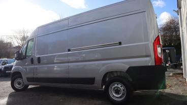 SPOTICAR Peugeot Boxer 2.2 Bluehdi 335 Professional Manual L3 H2 Euro 6 ( Used Car - Commercial Vehicle Diesel Silver - St. Austell - 1200580360_3