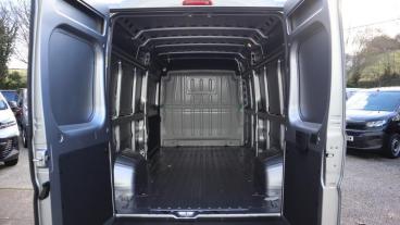 SPOTICAR Peugeot Boxer 2.2 Bluehdi 335 Professional Manual L3 H2 Euro 6 ( Used Car - Commercial Vehicle Diesel Silver - St. Austell - 1200580360_5