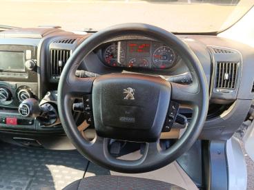 SPOTICAR Peugeot Boxer 2.2 Bluehdi 335 Professional L3 H2 Euro 6 (s/s) 5d Used Car - Commercial Vehicle Diesel White - Aylesbury - 1200590223_3