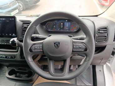 SPOTICAR Peugeot Boxer 2.2 Bluehdi 335 Professional Eat8 L3 H2 Euro 6 (s/ Used Car - Commercial Vehicle Diesel White - Aylesbury - 1200592876_3