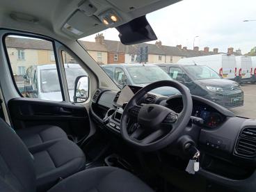 SPOTICAR Peugeot Boxer 2.2 Bluehdi 335 Professional Eat8 L3 H2 Euro 6 (s/ Used Car - Commercial Vehicle Diesel White - Aylesbury - 1200592876_5