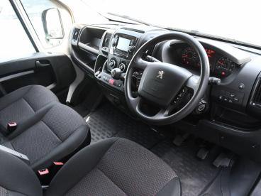 SPOTICAR Peugeot Boxer 2.2 Bluehdi 435 Professional L3 H2 Euro 6 (s/s) 5d Used Car - Commercial Vehicle Diesel White - Nuneaton - 1200593011_3