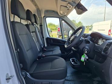 SPOTICAR Peugeot Boxer 2.2 Bluehdi 335 Professional L3 H2 Euro 6 (s/s) 5d Used Car - Commercial Vehicle Diesel  - Boston - 1200594477_3