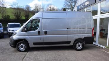 SPOTICAR Peugeot Boxer 2.2 Bhdi 140 Bhp L2 H2 Professional Used Car -  Diesel Grey - St. Austell - 1200597758_3