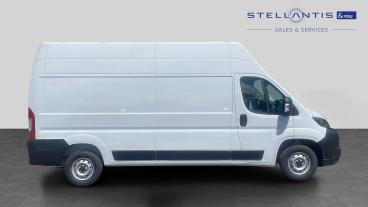 SPOTICAR Peugeot Boxer 2.2 Bluehdi 335 Professional Manual L3 H3 Euro 6 ( Used Car - Commercial Vehicle Diesel White - Hatfield - 1200608191_2