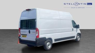 SPOTICAR Peugeot Boxer 2.2 Bluehdi 335 Professional Manual L3 H3 Euro 6 ( Used Car - Commercial Vehicle Diesel White - Hatfield - 1200608191_3