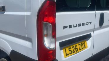 SPOTICAR Peugeot Boxer 2.2 Bluehdi 335 Professional Manual L3 H3 Euro 6 ( Used Car - Commercial Vehicle Diesel White - Hatfield - 1200608191_5
