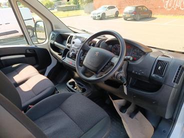 SPOTICAR Peugeot Boxer 2.2 Bluehdi 335 Built For Business Low Floor Luton Used Car - Commercial Vehicle Diesel White - Aylesbury - 1200612746_5