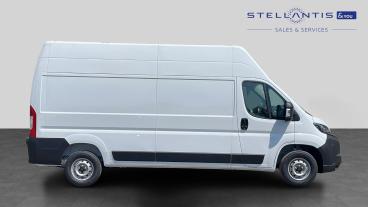 SPOTICAR Peugeot Boxer 2.2 Bluehdi 335 Professional L3 H3 Euro 6 (s/s) 5d Used Car - Commercial Vehicle Diesel White - Hatfield - 1200617836_2
