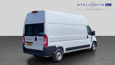SPOTICAR Peugeot Boxer 2.2 Bluehdi 335 Professional L3 H3 Euro 6 (s/s) 5d Used Car - Commercial Vehicle Diesel White - Hatfield - 1200617836_3