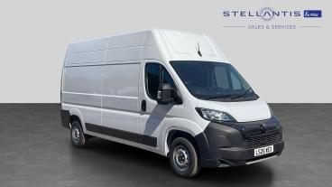 SPOTICAR Peugeot Boxer 2.2 Bluehdi 335 Professional L3 H3 Euro 6 (s/s) 5d Used Car - Commercial Vehicle Diesel White - Hatfield - 1200618628_1