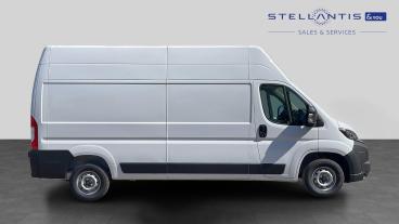 SPOTICAR Peugeot Boxer 2.2 Bluehdi 335 Professional L3 H3 Euro 6 (s/s) 5d Used Car - Commercial Vehicle Diesel White - Hatfield - 1200618628_2