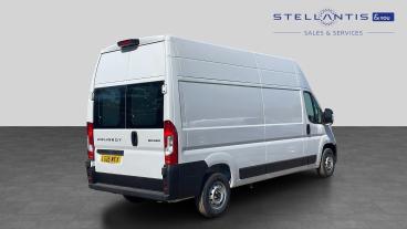 SPOTICAR Peugeot Boxer 2.2 Bluehdi 335 Professional L3 H3 Euro 6 (s/s) 5d Used Car - Commercial Vehicle Diesel White - Hatfield - 1200618628_3