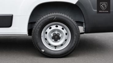 SPOTICAR Peugeot Boxer 2.2 Bluehdi 3.5t Professional L3 H2 Euro 6 (s/s) 5 Used Car - Commercial Vehicle Diesel White - Rochdale - 1200618886_5