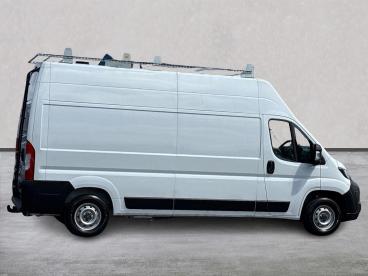 SPOTICAR Peugeot Boxer 2.2 Bluehdi 335 Professional L3 H3 Euro 6 (s/s) 5d Used Car - Commercial Vehicle Diesel White - Belfast - 1200619588_2