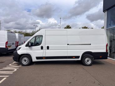 SPOTICAR Peugeot Boxer 2.2 Bluehdi 3.5t Heavy Professional L4 H2 Euro 6 ( Used Car - Commercial Vehicle Diesel White - Boston - 1200629934_2