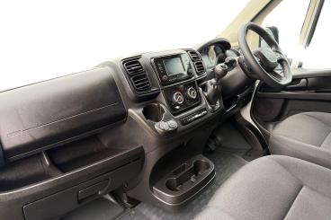 SPOTICAR Peugeot Boxer 2.2 Bluehdi 335 Professional L3 H2 Euro 6 (s/s) 5d Used Car - Commercial Vehicle Diesel White - Basildon - 1200640012_2
