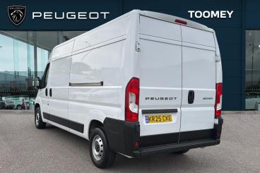 SPOTICAR Peugeot Boxer 2.2 Bluehdi 335 Professional L3 H2 Euro 6 (s/s) 5d Used Car - Commercial Vehicle Diesel White - Basildon - 1200640012_3