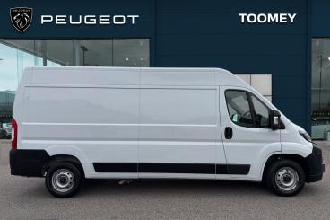 SPOTICAR Peugeot Boxer 2.2 Bluehdi 335 Professional L3 H2 Euro 6 (s/s) 5d Used Car - Commercial Vehicle Diesel White - Basildon - 1200640012_4